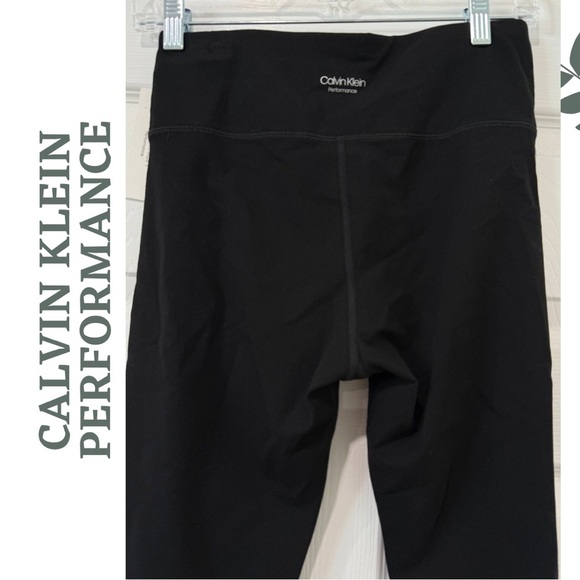 🛍️3/$40 Calvin Klein Performance Black Cropped Leggings | Size Medium - Picture 4 of 7